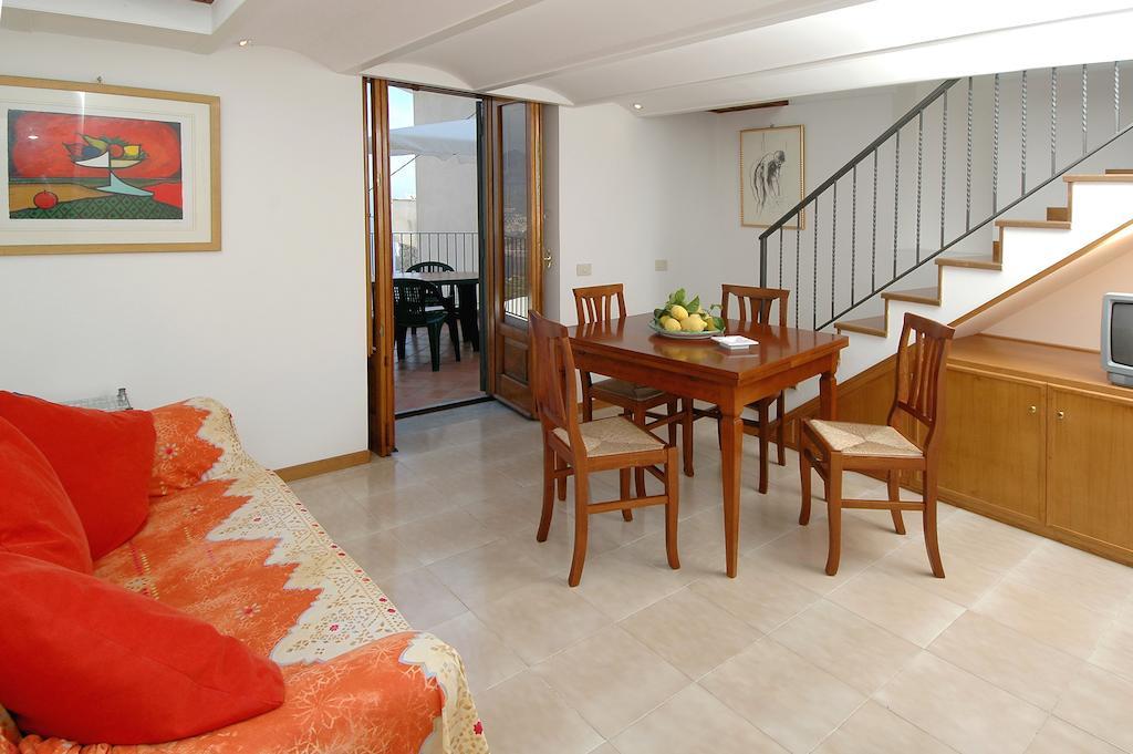 콩카데이마리니 Amalfi 51 Con Vista Mare, Giardino E Terrazze 빌라 객실 사진